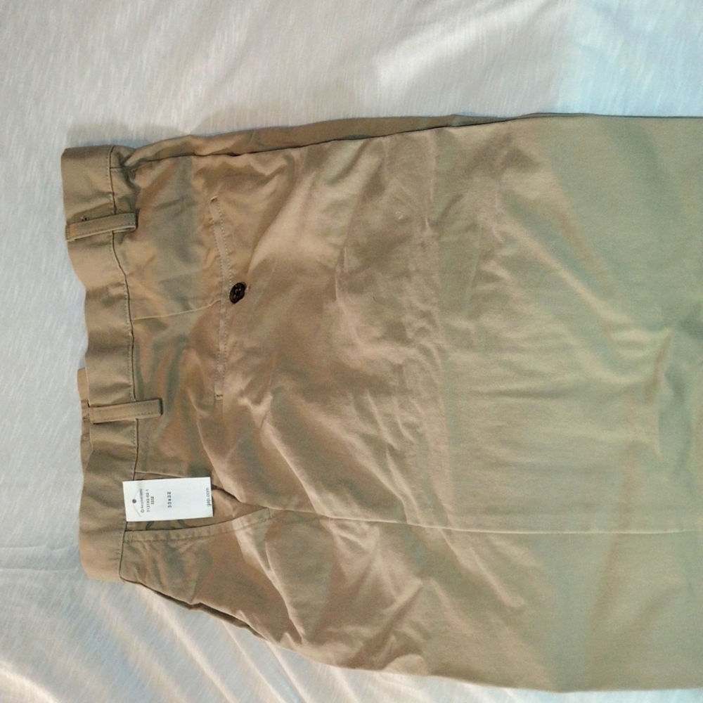 NEW- Men's Gap Khaki Pants